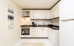 Lovely Flat Near Hadrians Gate
